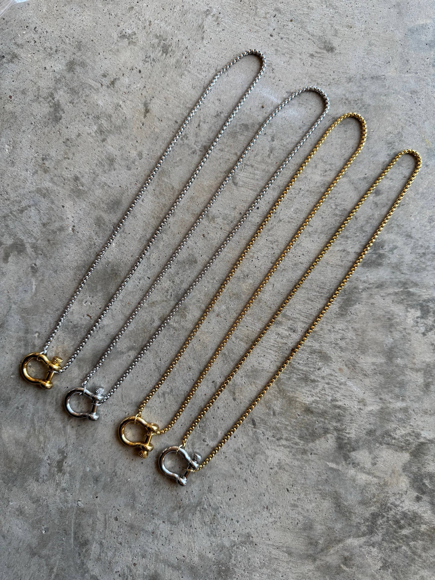 HORSESHOE CHARM NECKLACE